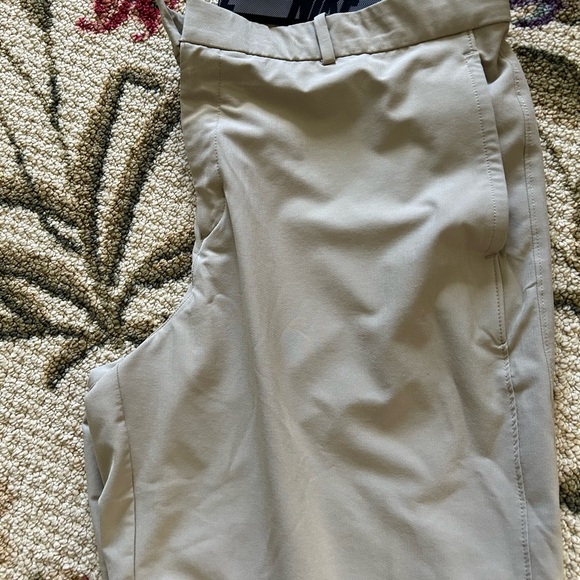NIKE Men’s shorts Tan 36”W x 21” L Polyester & Spandex blend Like New Condition! - Picture 10 of 10